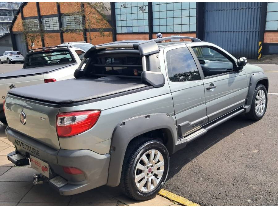 FIAT - STRADA - 2015/2016 - Cinza - R$ 68.000,00