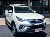 TOYOTA - HILUX SW4 - 2018/2018 - Branca - R$ 230.000,00