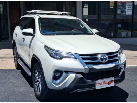 TOYOTA - HILUX SW4 - 2018/2018 - Branca - R$ 230.000,00