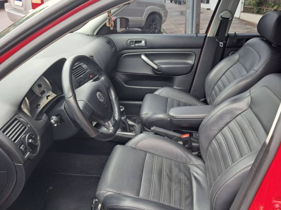 VOLKSWAGEN - GOLF - 2013/2014 - Vermelha - R$ 69.900,00