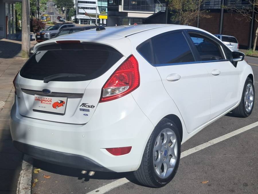 FORD - FIESTA - 2012/2012 - Branca - R$ 39.000,00