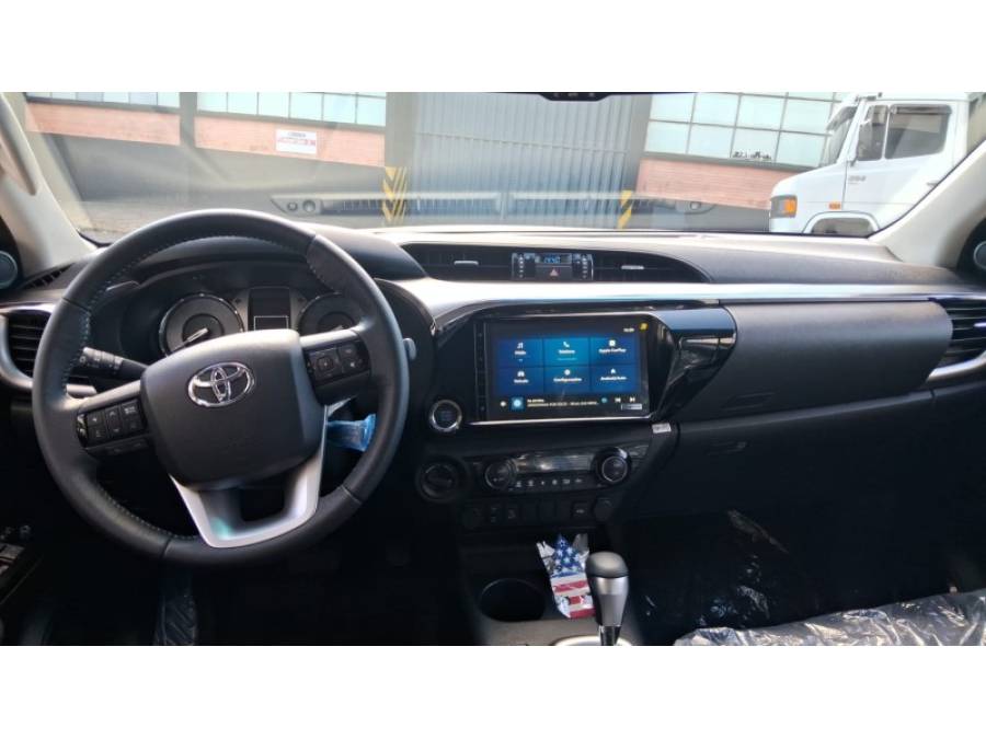 TOYOTA - HILUX - 2024/2024 - Branca - R$ 289.000,00