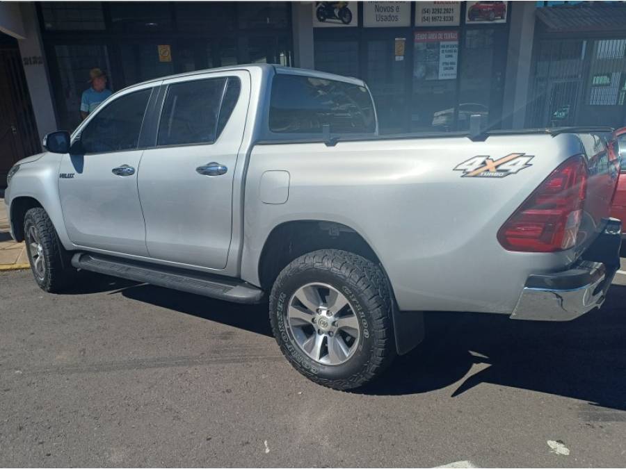TOYOTA - HILUX - 2016/2017 - Prata - R$ 179.900,00