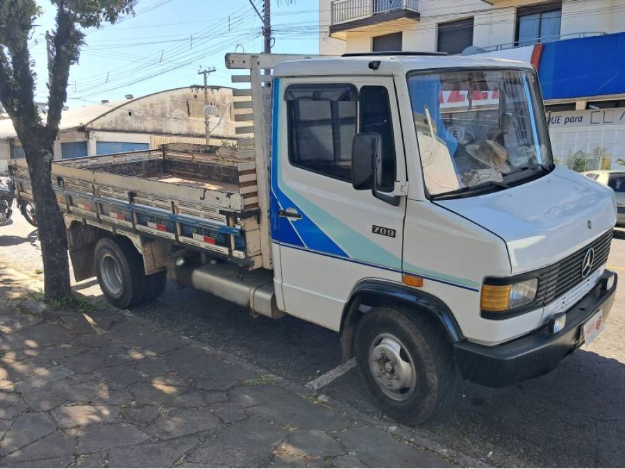 MERCEDES-BENZ - 709 - 1988/1989 - Branca - R$ 85.000,00