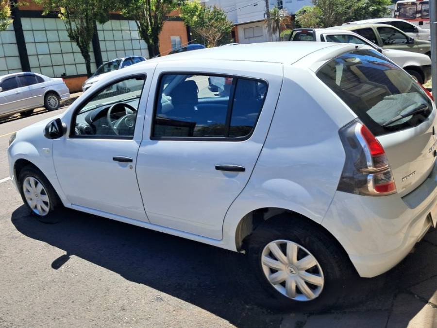 RENAULT - SANDERO - 2013/2014 - Branca - R$ 32.500,00