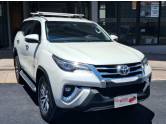 TOYOTA - HILUX SW4 - 2018/2018 - Branca - R$ 219.000,00