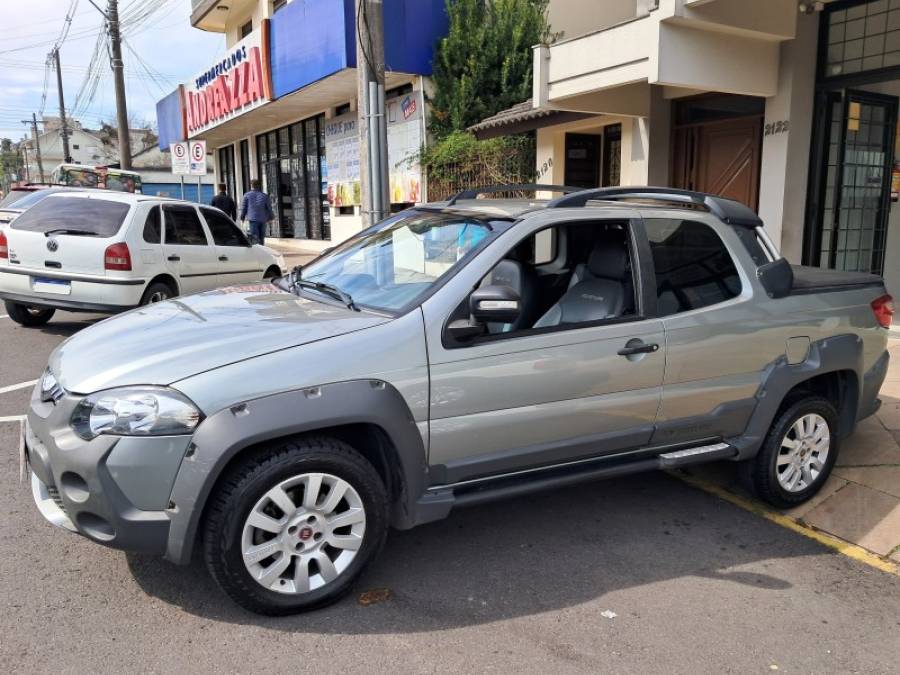 FIAT - STRADA - 2015/2016 - Cinza - R$ 68.000,00
