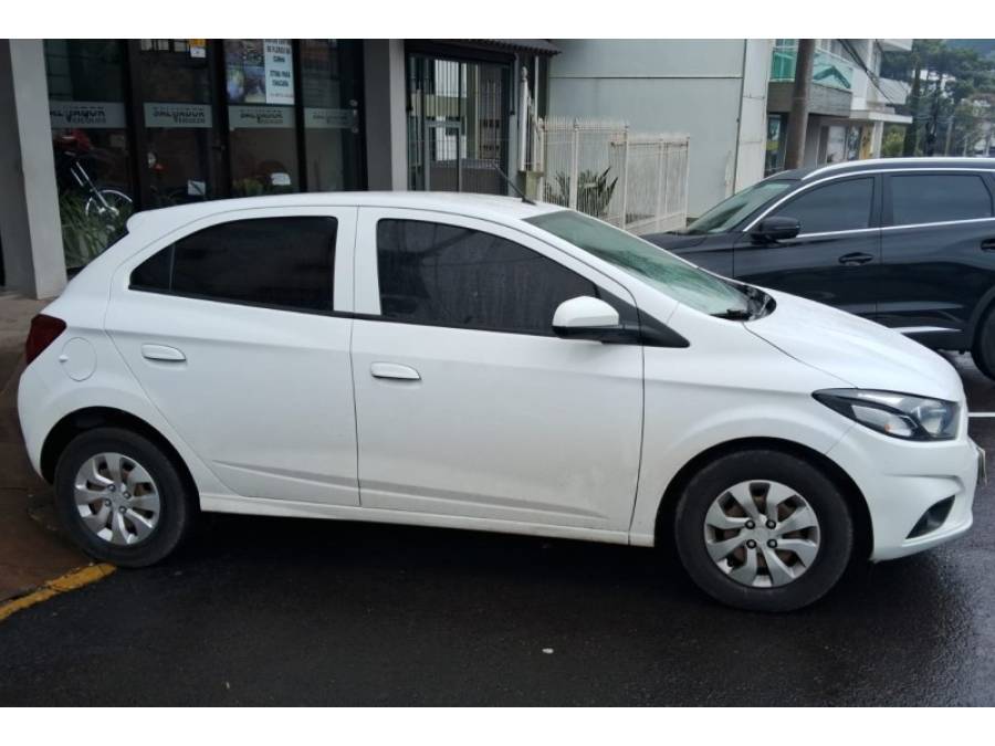CHEVROLET - ONIX - 2018/2018 - Branca - R$ 56.500,00