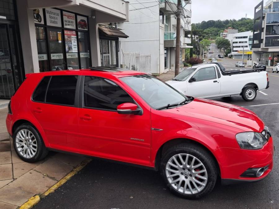 VOLKSWAGEN - GOLF - 2013/2014 - Vermelha - R$ 69.900,00
