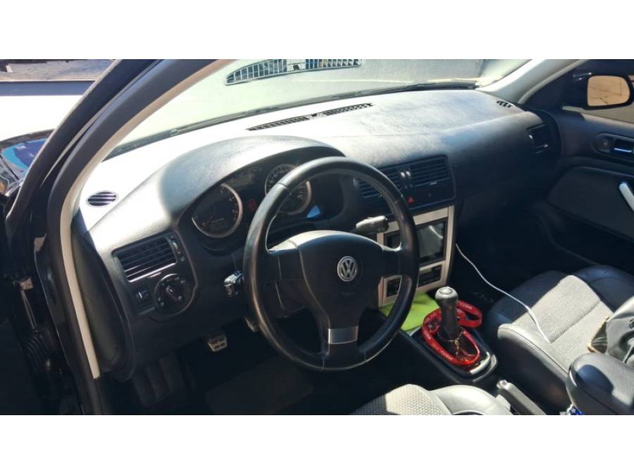 VOLKSWAGEN - GOLF - 2010/2011 - Preta - R$ 60.000,00