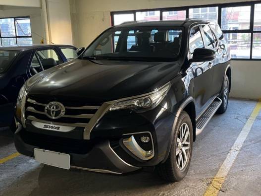 TOYOTA - HILUX SW4 - 2018/2018 - Preta - R$ 230.000,00