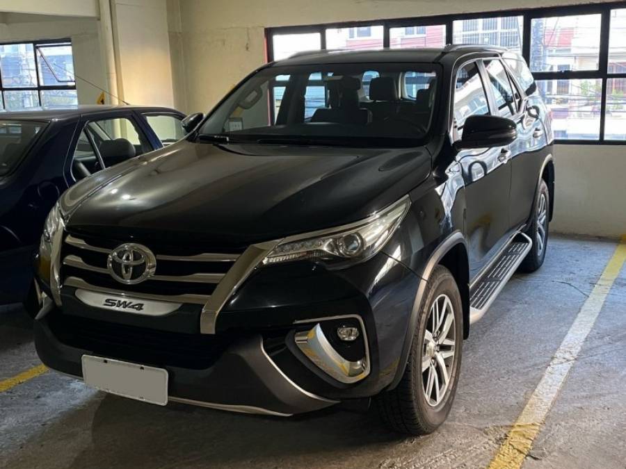 TOYOTA - HILUX SW4 - 2018/2018 - Preta - R$ 230.000,00