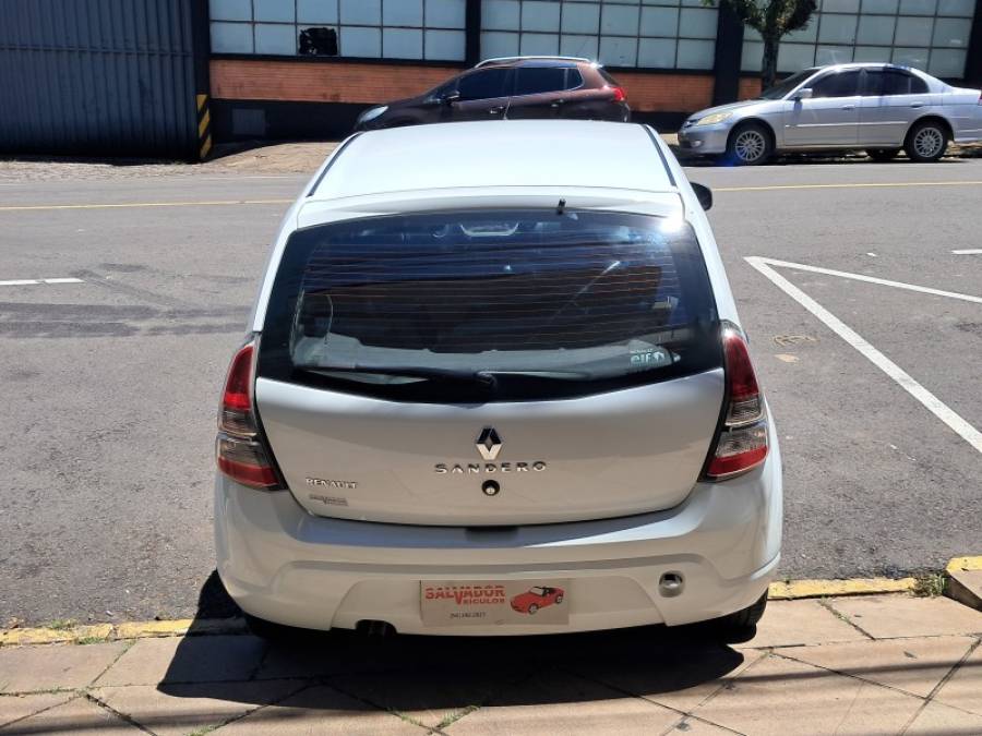 RENAULT - SANDERO - 2013/2014 - Branca - R$ 32.500,00