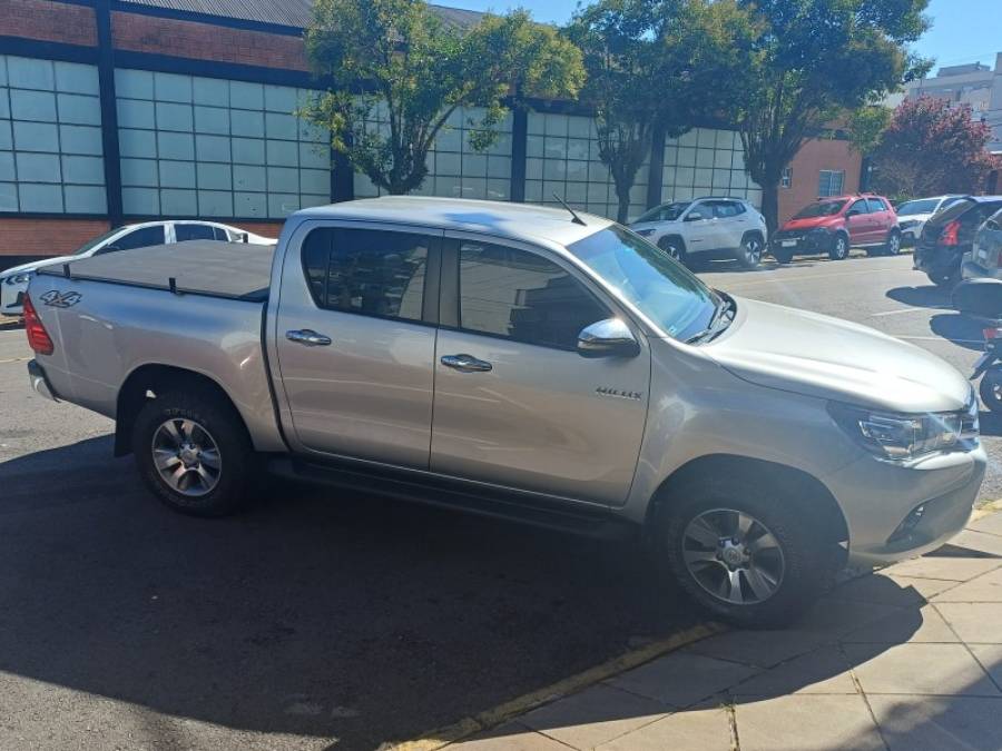 TOYOTA - HILUX - 2016/2017 - Prata - R$ 179.900,00