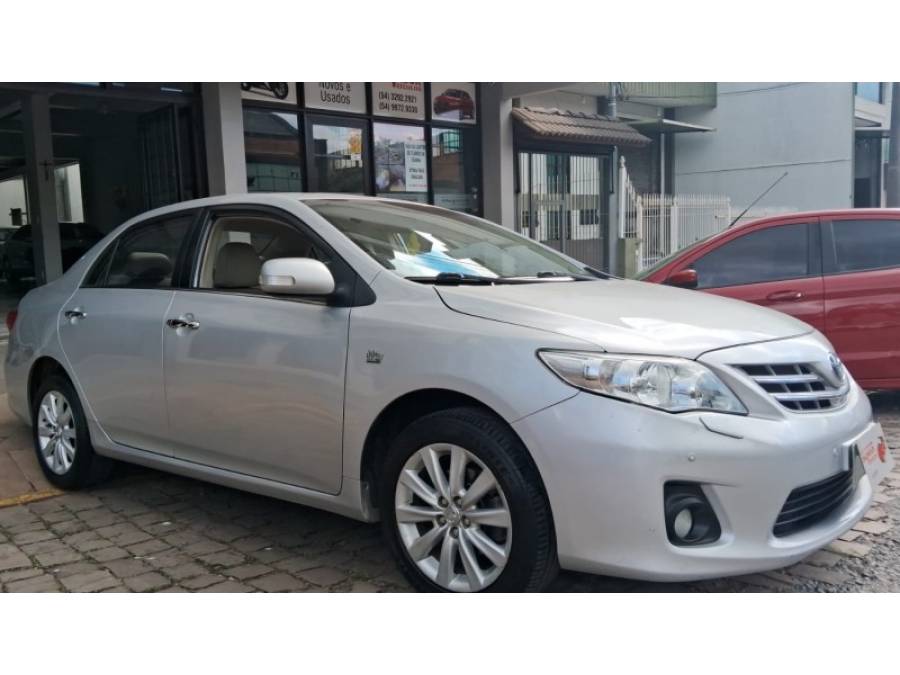 TOYOTA - COROLLA - 2013/2014 - Prata - R$ 75.000,00