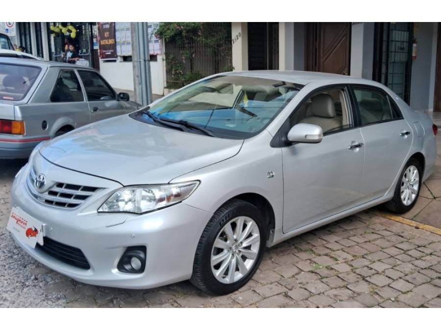 TOYOTA - COROLLA - 2013/2014 - Prata - R$ 75.000,00