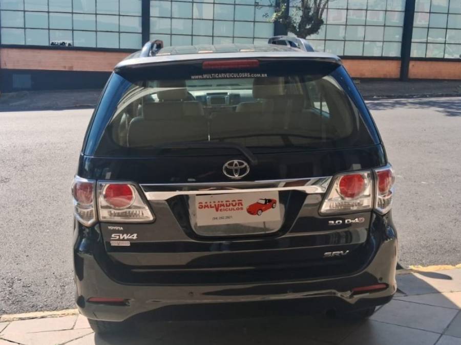 TOYOTA - HILUX SW4 - 2011/2012 - Preta - R$ 135.000,00