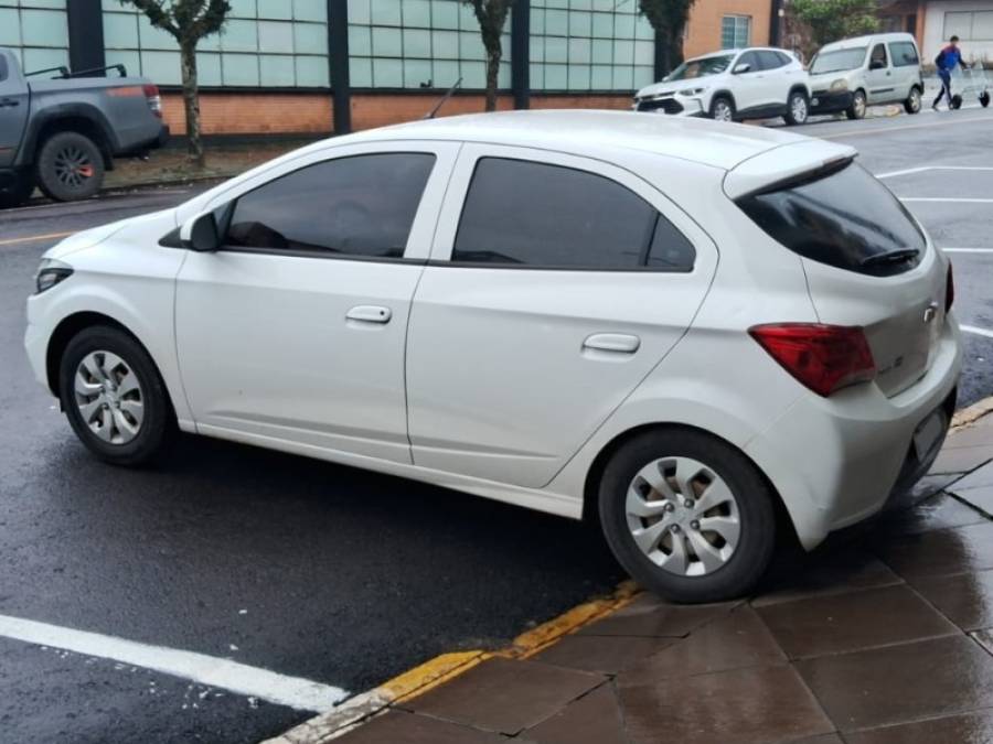 CHEVROLET - ONIX - 2018/2018 - Branca - R$ 56.500,00