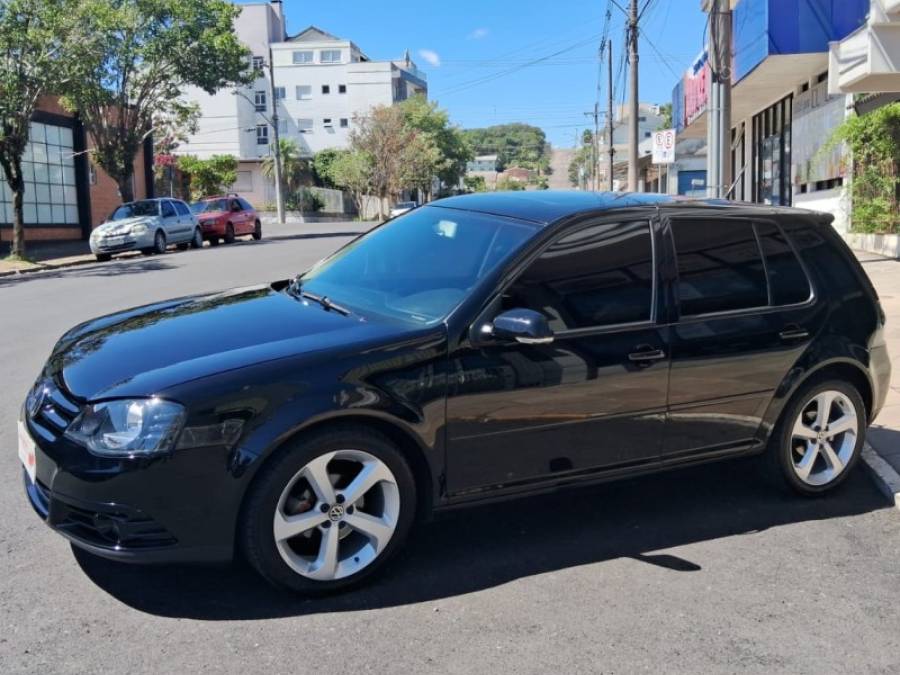VOLKSWAGEN - GOLF - 2010/2011 - Preta - R$ 60.000,00