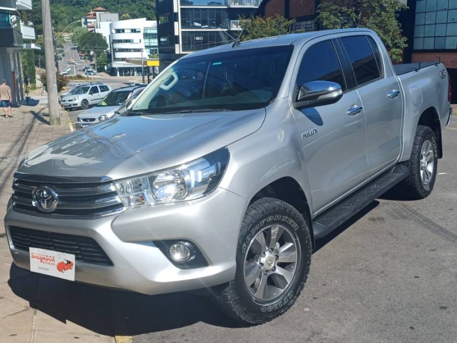 TOYOTA - HILUX - 2016/2017 - Prata - R$ 179.900,00