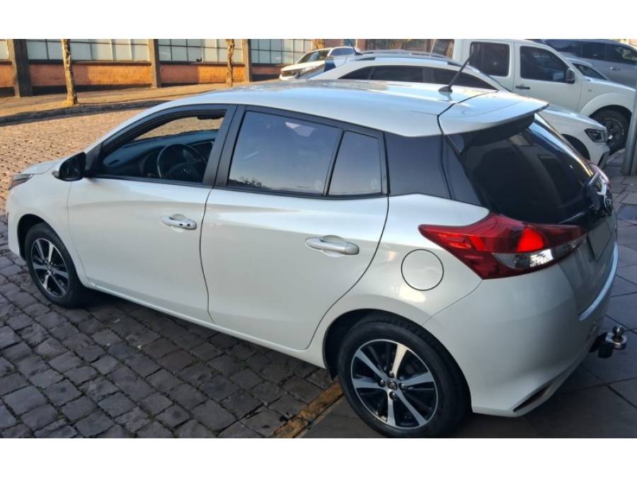 TOYOTA - YARIS - 2021/2022 - Branca - R$ 90.000,00