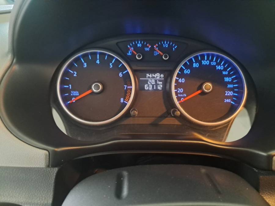 VOLKSWAGEN - VOYAGE - 2009/2010 - Prata - R$ 41.900,00