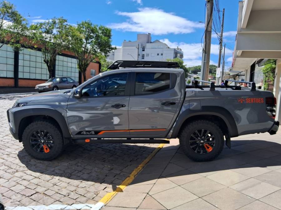 MITSUBISHI - L200 TRITON - 2023/2024 - Cinza - R$ 298.000,00