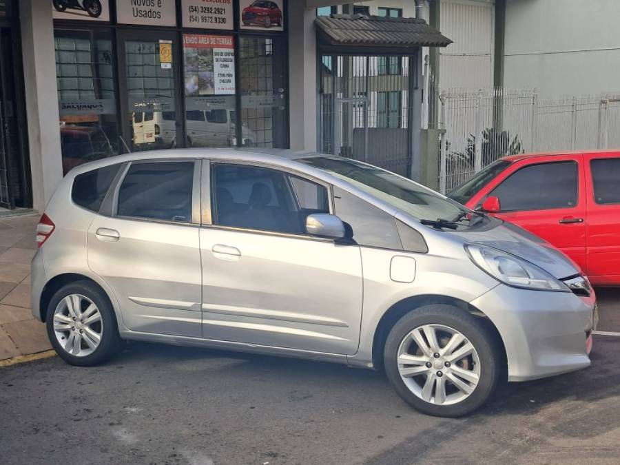 HONDA - FIT - 2013/2014 - Prata - R$ 60.000,00
