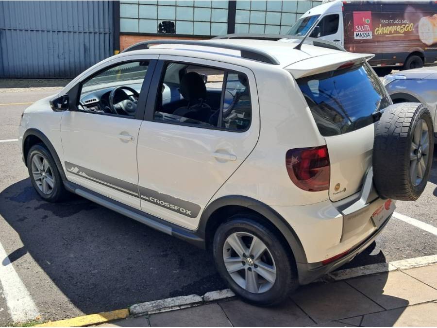 VOLKSWAGEN - CROSSFOX - 2011/2012 - Branca - R$ 43.900,00