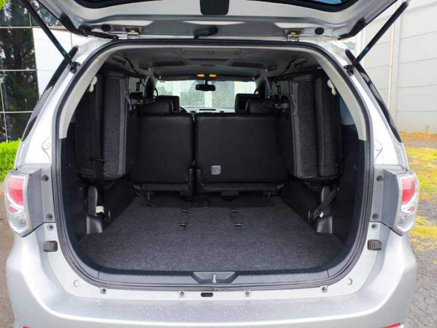 TOYOTA - HILUX SW4 - 2015/2015 - Prata - R$ 163.900,00