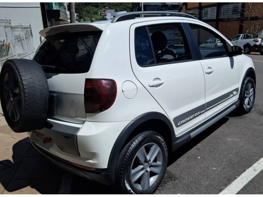 VOLKSWAGEN - CROSSFOX - 2011/2012 - Branca - R$ 43.900,00
