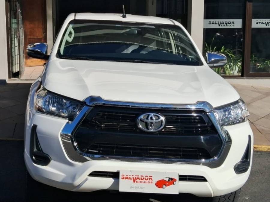 TOYOTA - HILUX - 2021/2021 - Branca - R$ 173.000,00