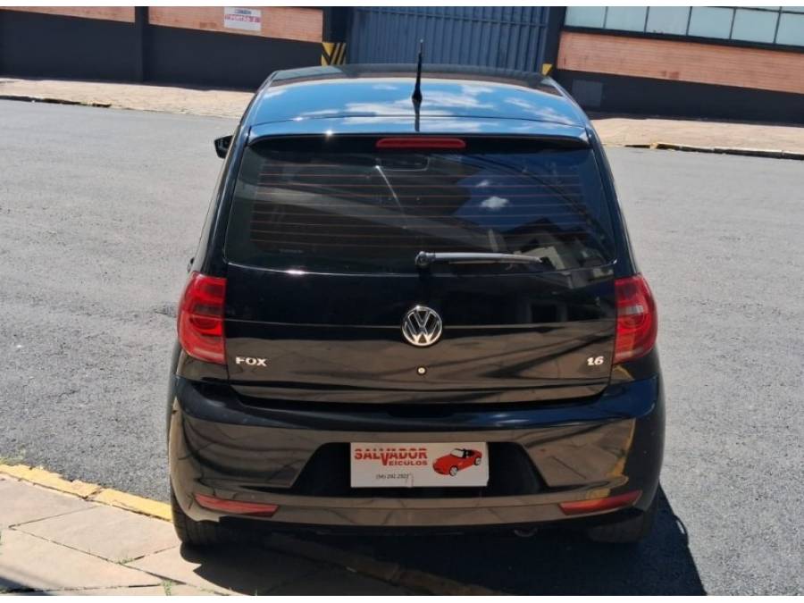 VOLKSWAGEN - FOX - 2011/2012 - Preta - R$ 37.000,00