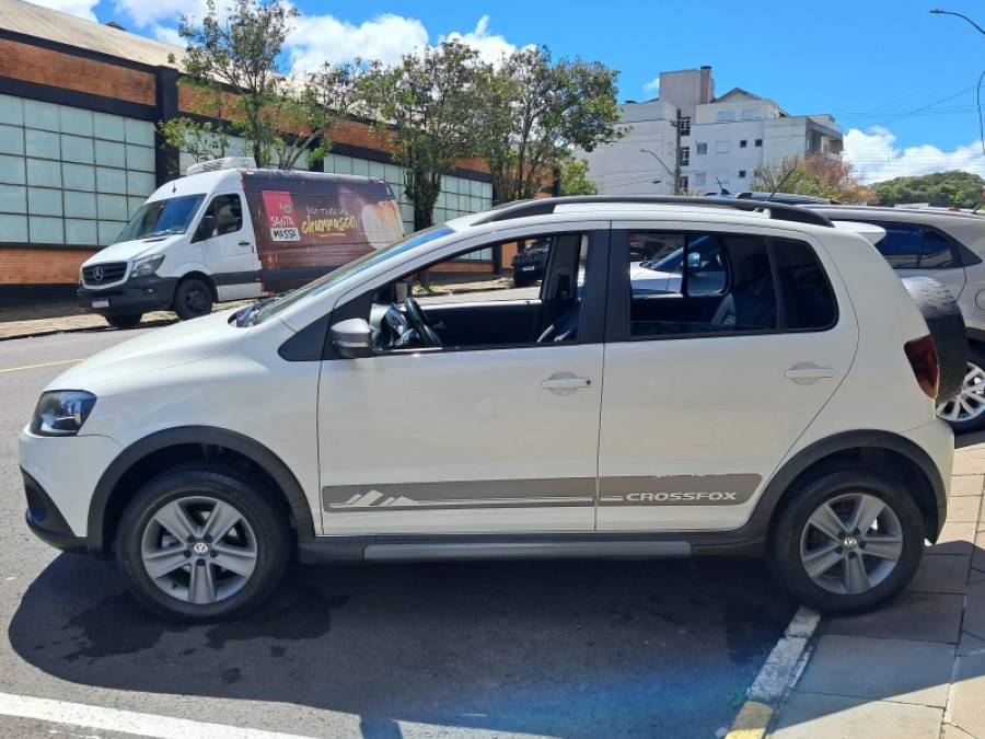 VOLKSWAGEN - CROSSFOX - 2011/2012 - Branca - R$ 43.900,00