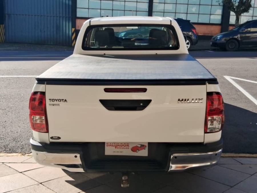 TOYOTA - HILUX - 2021/2021 - Branca - R$ 173.000,00