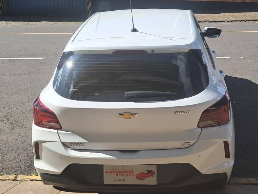 CHEVROLET - ONIX - 2020/2021 - Branca - Sob Consulta