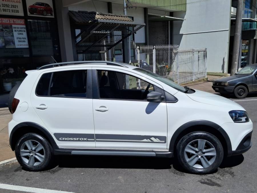 VOLKSWAGEN - CROSSFOX - 2011/2012 - Branca - R$ 43.900,00