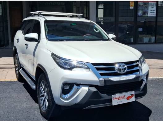 TOYOTA - HILUX SW4 - 2018/2018 - Branca - R$ 223.000,00