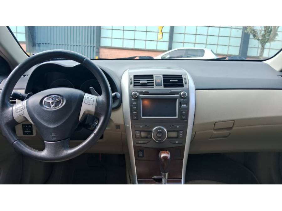 TOYOTA - COROLLA - 2013/2014 - Prata - R$ 75.000,00