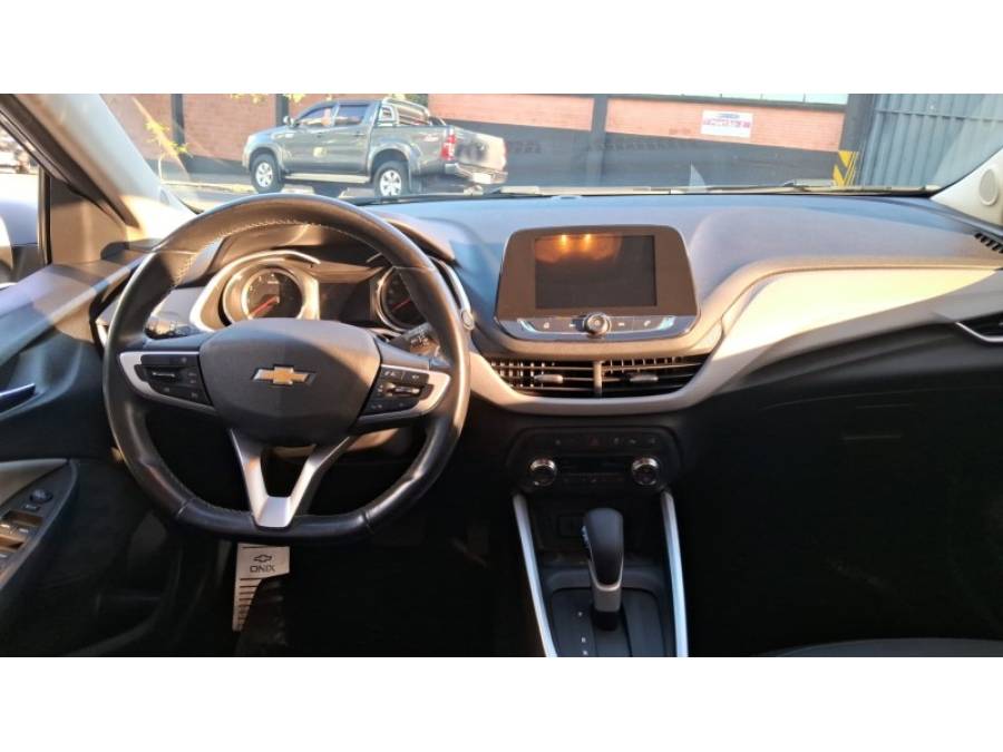 CHEVROLET - ONIX - 2020/2020 - Prata - R$ 77.900,00