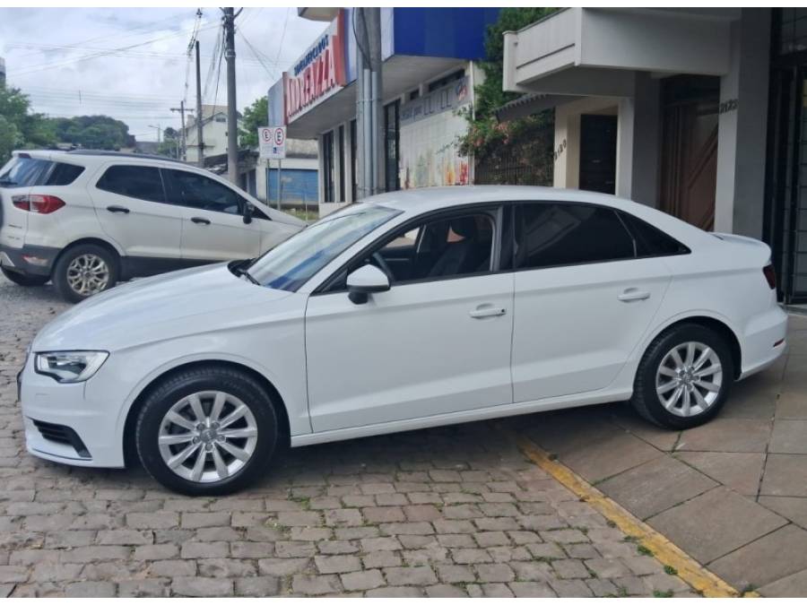 AUDI - A3 - 2015/2015 - Branca - R$ 80.000,00