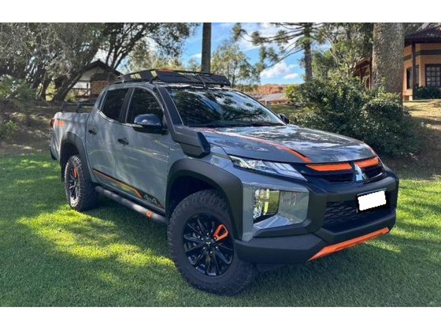 MITSUBISHI - L200 TRITON - 2023/2024 - Cinza - R$ 301.900,00