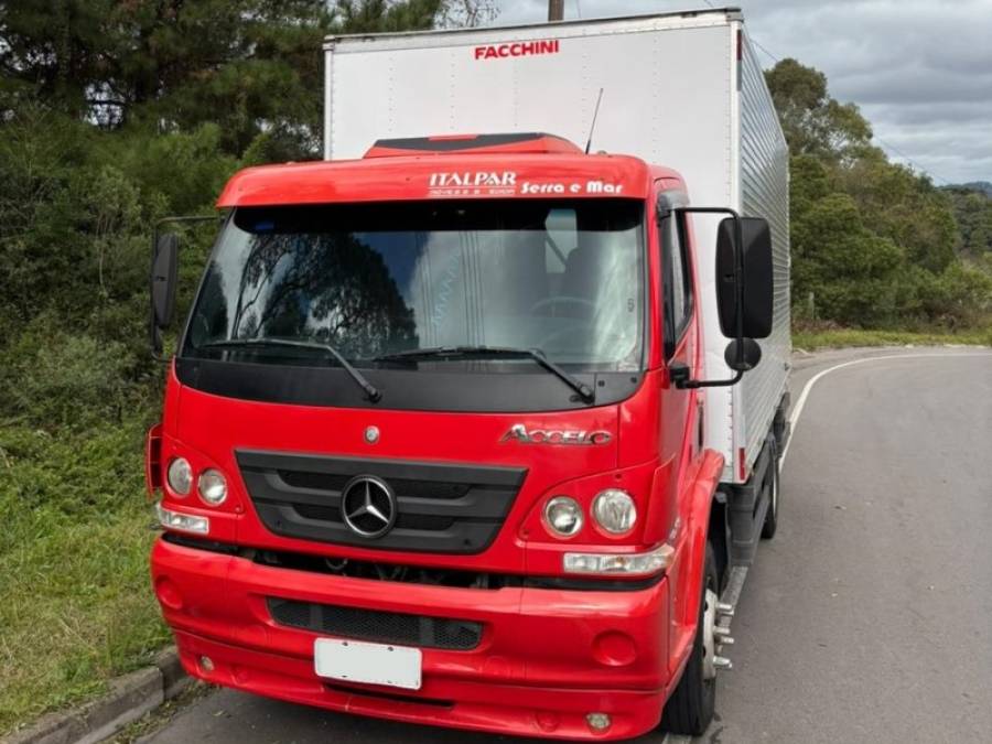 MERCEDES-BENZ - ACCELO 1016 - 2012/2012 - Vermelha - R$ 250.000,00