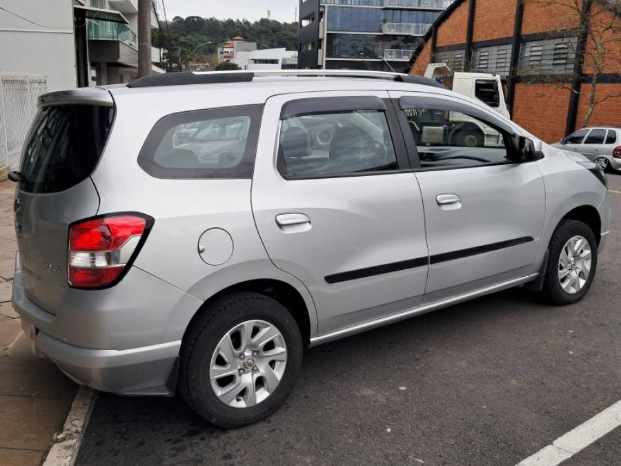 CHEVROLET - SPIN - 2015/2016 - Prata - R$ 56.900,00